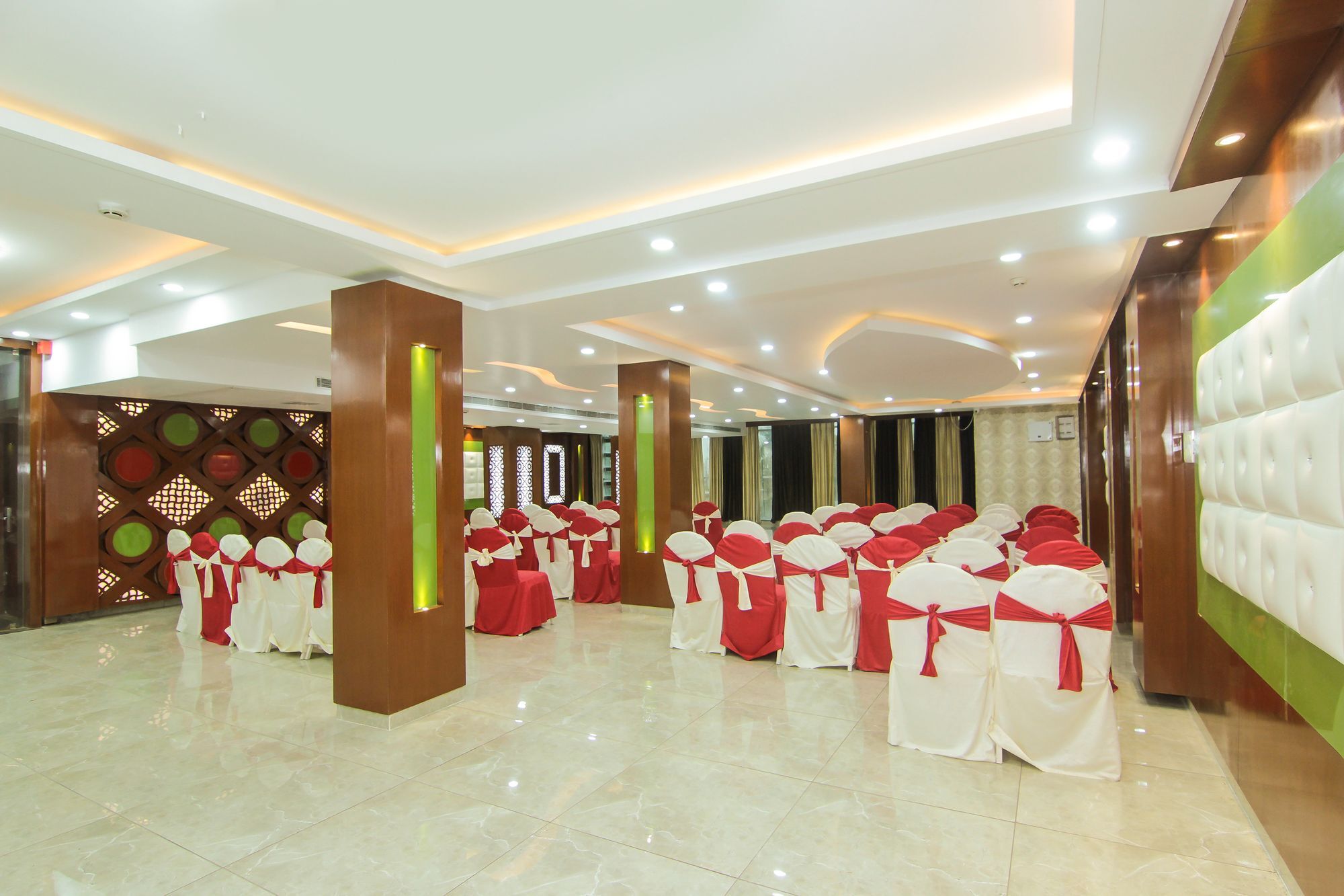 Hotel Ss Grand Lakhnau Kültér fotó