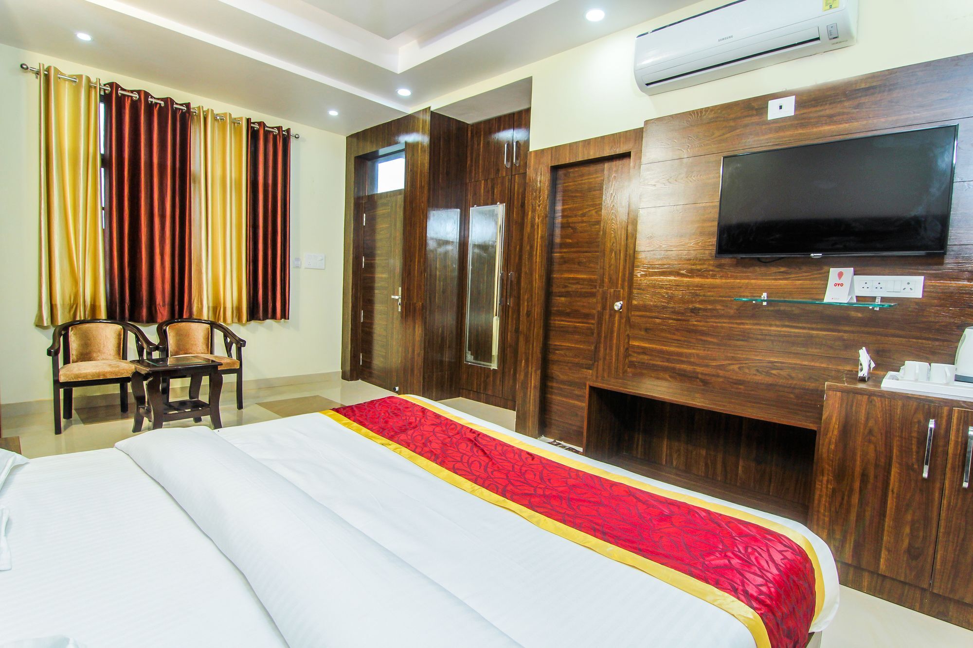 Hotel Ss Grand Lakhnau Kültér fotó